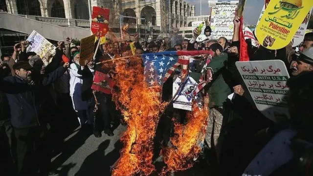 آتش زدن پرچم آمریکا در تهران