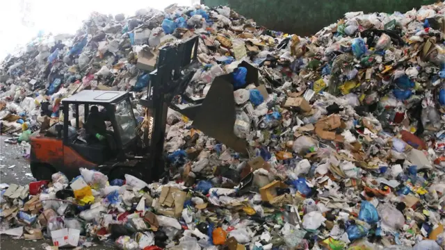 코로나19 이후 배달 및 포장용기 사용이 많아지면서 쓰레기 배출량도 증가하고 있다