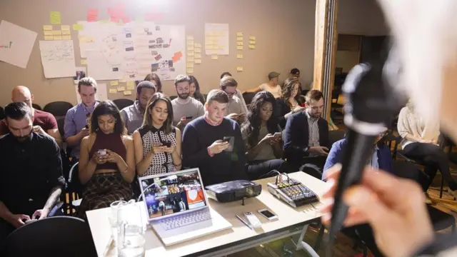 Сосредоточиваясь на себе, многие забывают, что в выступлении перед публикой главное - заинтересовать аудиторию