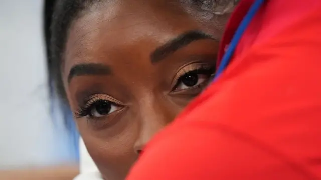 প্রতিযোগিতা থেকে সরে দাঁড়ানোর সিদ্ধান্তকে তার অনেক সতীর্থ খেলোয়াড় সাহসী বলে প্রশংসা করেছেন।