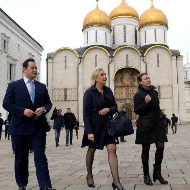 En marzo Marine Le Pen visitó los Museos del Kremlin en Moscú.