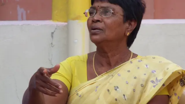 அறிவியல் ஆசிரியராக பணியாற்றிய மோகனா