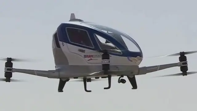 గాలిలో ఎగురుతున్న ఇహంగ్ 184 ఎయిర్ క్రాఫ్ట్