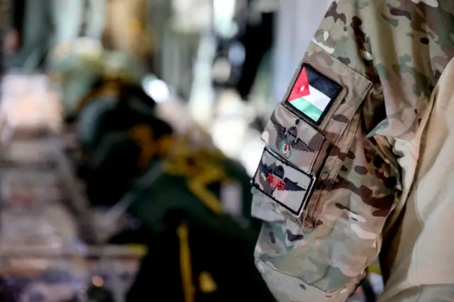 علم الأردن على الزي المخصص للجيش الأردني