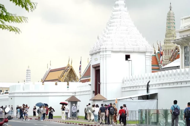 Hướng dẫn viên du lịch cho biết Cung điện Thái Lan từng nhộn nhịp du khách Trung Quốc