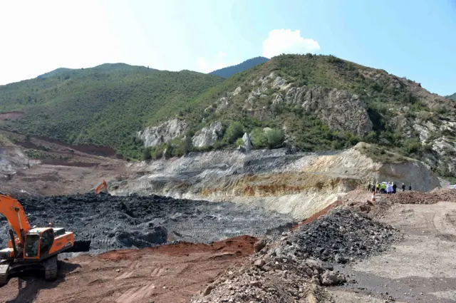 Миң-Куш айылындагы калдык сактоочу жайлардын бири