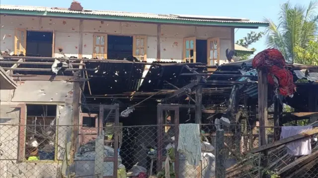 ကနီမြို့နယ်၊ စိန်ကုန်းရွာထဲက လေကြောင်းတိုက်ခံခဲ့ရတဲ့ နေအိမ်