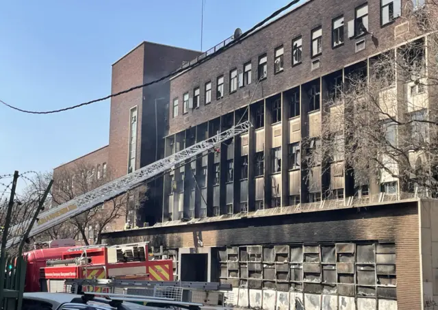 မီးလောင်မှုဖြစ်အပြီးနောက် အဆောက်အအုံကို မြင်ရတာဖြစ်ပါတယ်