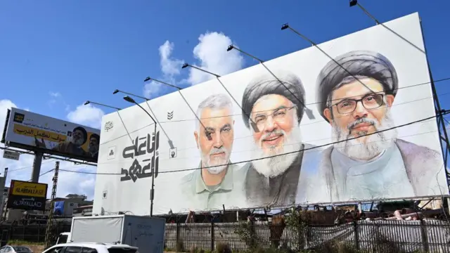 لافتة عليه صور حسن نصر الله وهاشم صفي الدين وقاسم سليمان