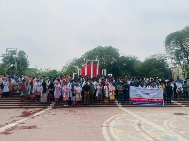 গত ১৮ই মার্চ থেকে তাদের কর্মবিরতি চলছে।