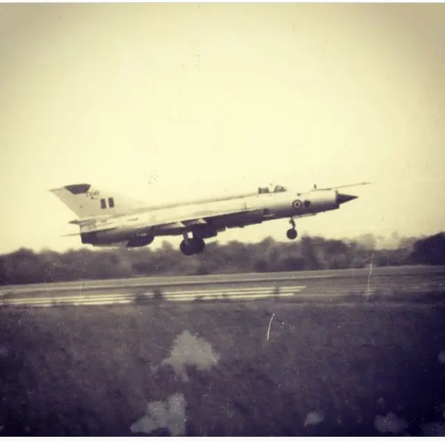 पूर्व एयर मार्शल (रिटायर्ड) बृजेश धर जयाल ने मिग-21 उड़ाते वक़्त रनवे पार कर रहे एक सोवियत सैनिक की जान बचाई थी.