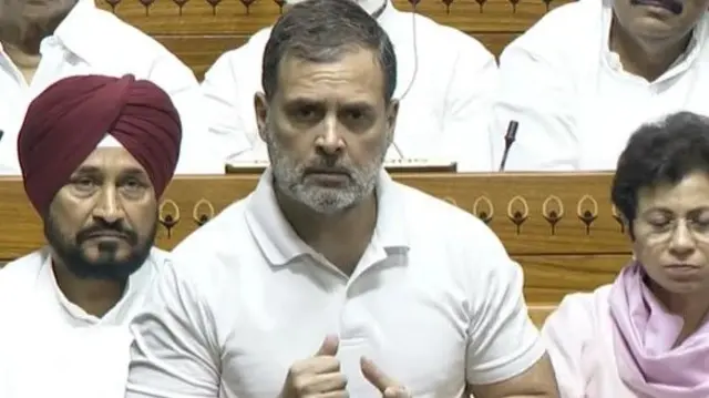 راہل گاندھی نے پارلیمان میں وزیر اعظم سے کئی تیکھے سوال کیے