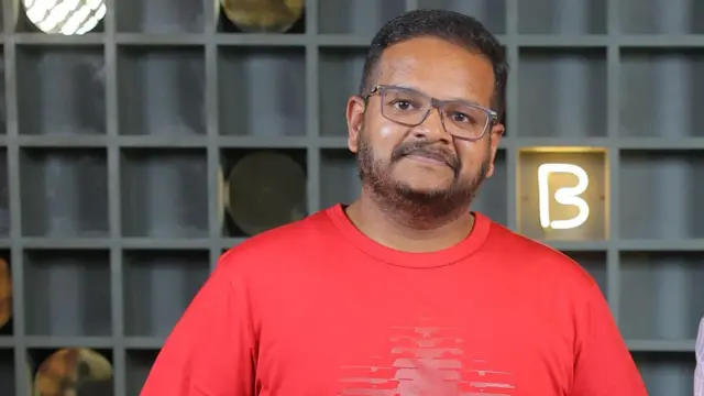 சர சர சாரக்காத்து, போறானே போறானே, ஆனா, ஆவன்னா, செங்க சூலைக்காரா உள்ளிட்ட பாடல்கள் வெற்றி அடைய, முதல் படத்திலேயே ஜிப்ரான்  கவனிக்கப்பட்டார்.