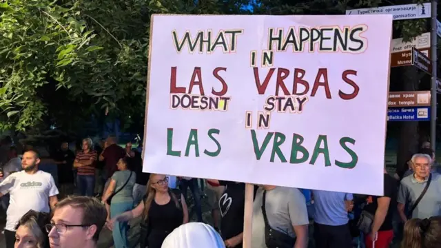 Транспарент - Шта се дешава у Врбасу не остаје у Врбасу (на енглеском)