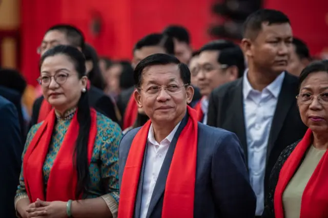 ၂၀၂၅ တရုတ်နှစ်သစ်ကူးတက်ရောက်တဲ့ စစ်ခေါင်းဆောင်နဲ့ ဇနီး 