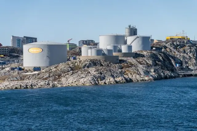 Сховище нафти на узбережжі Гренландії