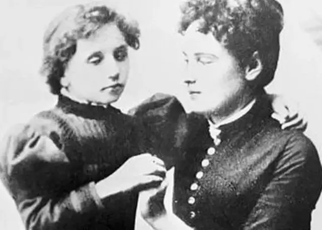 Helen Keeler à 12 ans en 1892 avec son professeur, Anne Sullivan