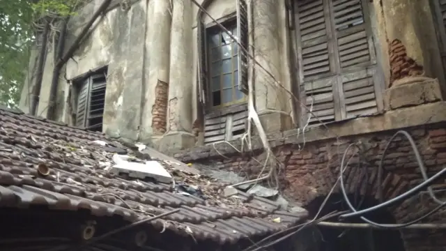 কলকাতার জরাজীর্ণ একটি বাড়ি