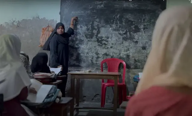 ক্লাসে পড়াতে ব্যস্ত রাবিয়া বানো। 