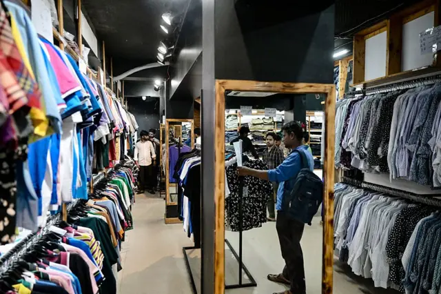 পোশাকের দোকান