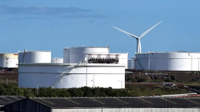 مستودعات الغاز الطبيعي المسال في بريطانيا.