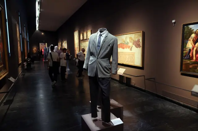 Odelo koje je nosio Gir