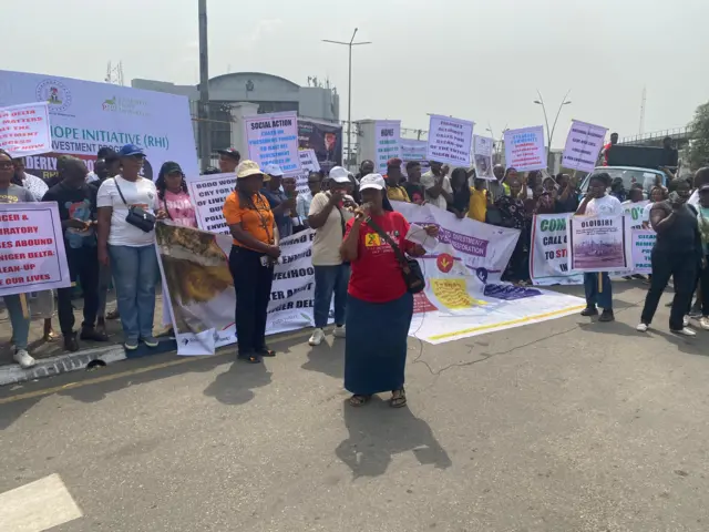 Woman wey dey tok of di impact of oil spill on women for communities 