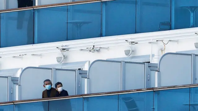 鑽石公主號上的乘客大多不能離開房間。