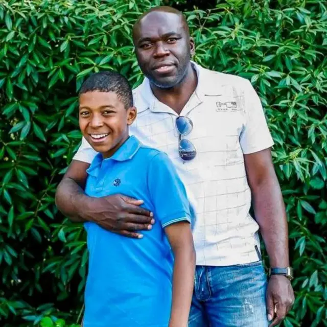 Mbapeov otac Vilfrid (desno) je u Kamerunu igrao fudbal na regionalnom nivou