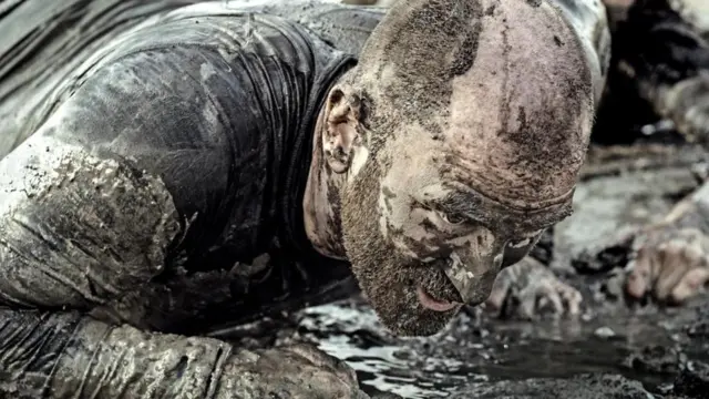 Чоловік упав у бруд