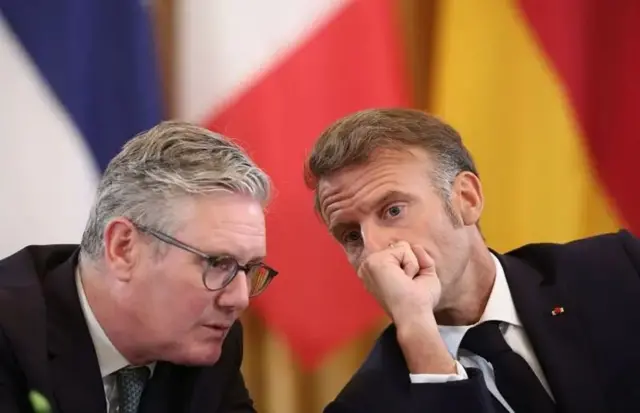 Britaniya Bosh vaziri Kir starmer va Emmanuel Makron