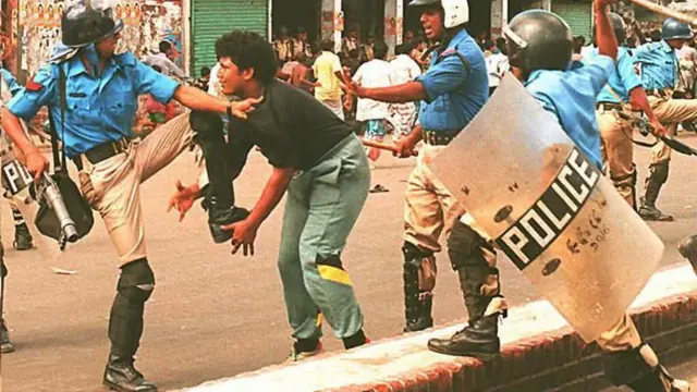 ১৯৯৬ সালে তত্ত্বাবধায়ক সরকারের দাবিতে বিরোধী দলগুলো বড় আন্দোলন গড়ে তোলে