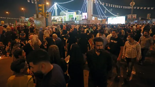 Mutane da dama ne suka halarci wani biki a Azamiya a wani bangare na murnar zagayowar ranar haihuwar Annabi Muhammad a Bagadada babban birnin Iraqi a ranar 29 ga watan Oktoban 2020. An kuma gabatar da shirin a masallacin Abu Hanifa.