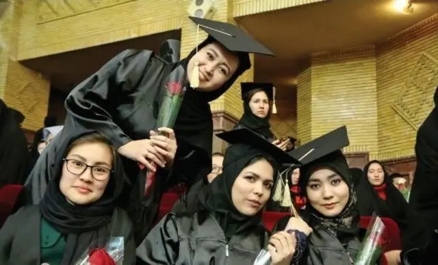 په ایران کې افغان محصلانې