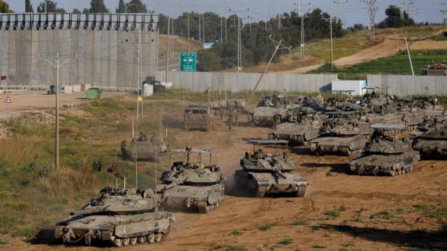 دبابات إسرائيلية على الحدود مع غزة