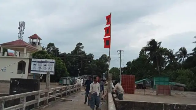 সেন্ট মার্টিনে যারা আছে তাদের আশ্রয়কেন্দ্রে যেতে বলছে প্রশাসন