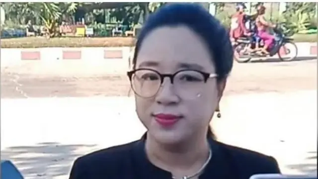 တရားလွှတ်တော်ရှေ့နေ ဒေါ်ရွက်နုအောင်ကို၊ ၂၀၂၂ ဧပြီ ၂၇ရက်နေ့၊ ဒေါက်တာဇော်မြင့်မောင်ရဲ့ တရားရုံးချိန်း အပြီးမှာ စစ်တပ်ဘက်က ဖမ်းဆီးခဲ့