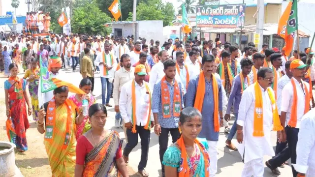 బీజేపీ కార్యకర్తల ర్యాలీ