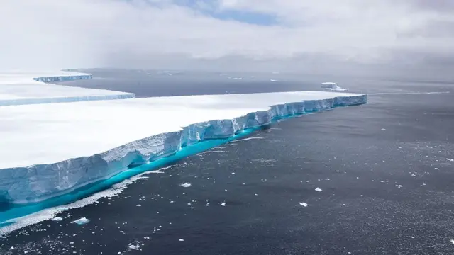 Iceberg no mar