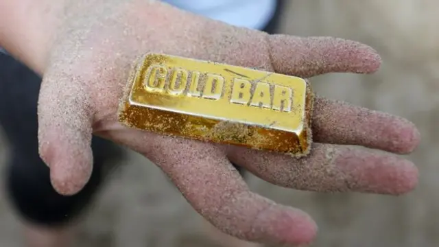 விசித்திரமான வழிகளில் தங்கக் கடத்தல்