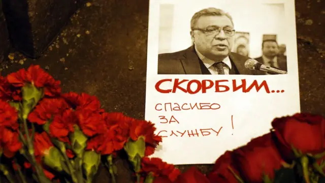 Flores en memoria de Karlov.