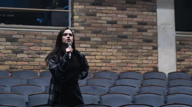 Молодий театр, Ніна Змерзла