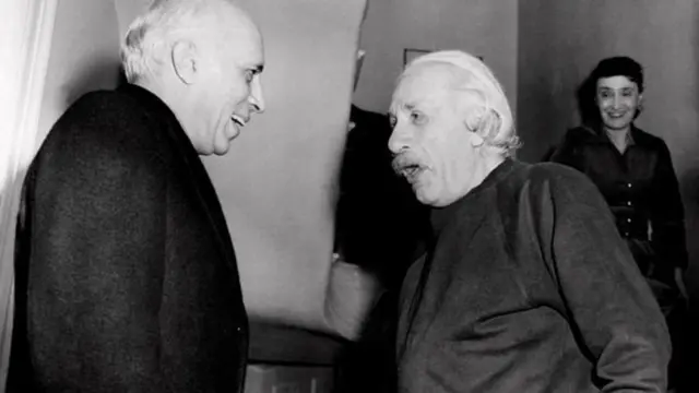 आइनस्टाईन आणि नेहरू