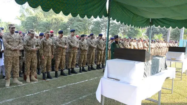 فوجیوں کا نماز جنازہ