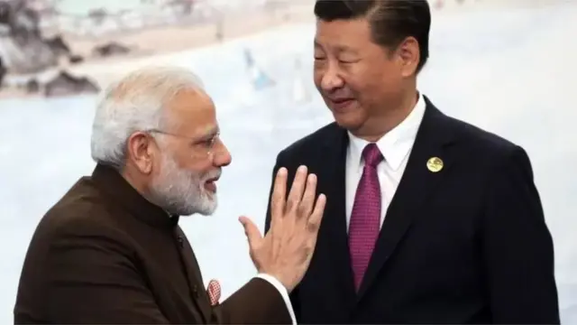 विश्लेषक मानते हैं कि मोदी और जिनपिंग के बीच समस्या ये है कि पहले पलक कौन झपकाए, बात कौन शुरू करे