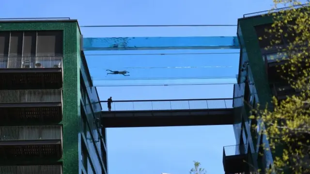 Piscina flotante