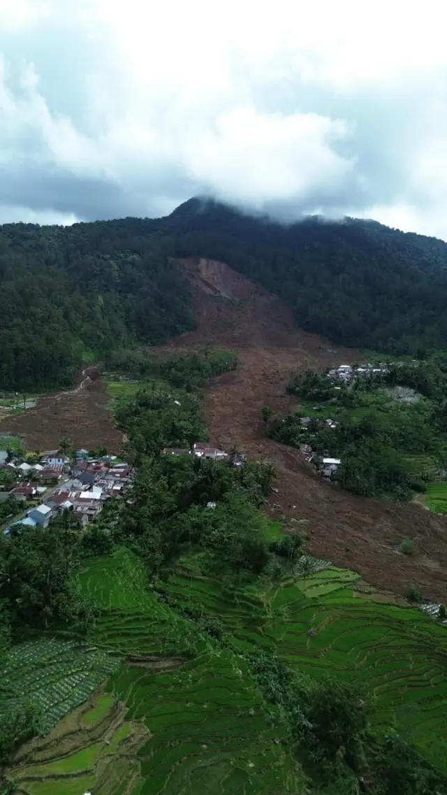 Situasi tanah longsor di Dusun Situkung, Desa Pandanarum, Kecamatan Pandanarum, Kabupaten Banjarnegara.