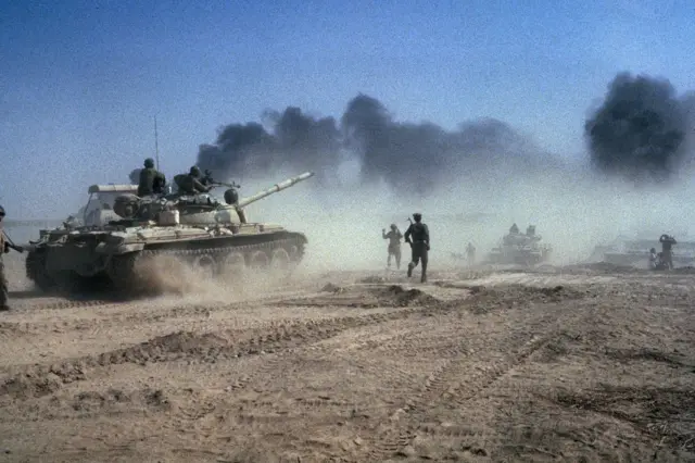 इराक़ी सैनिक और टैंक