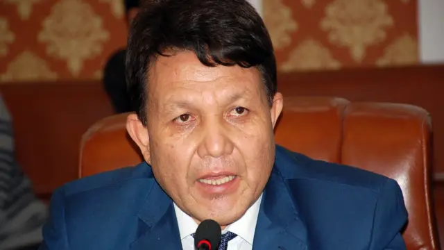 گلحسین رحمتی، نماینده سفارت افغانستان درتاجیکستان چاپ کتاب "عیاری از خراسان" به خطّ سیریلیک را شادباش گفت