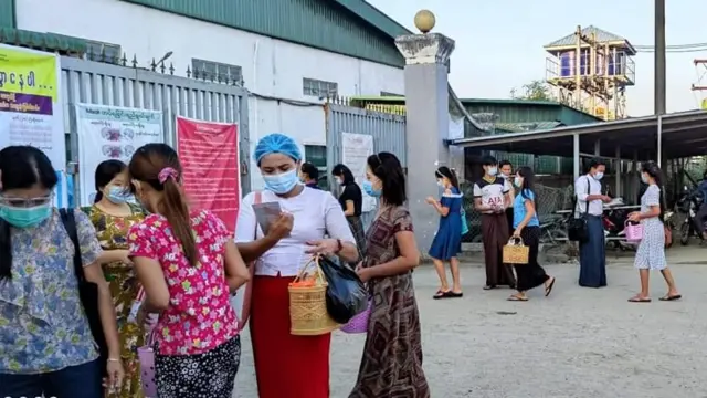 ရန်ကုန်အထည်ချုပ်စက်ရုံတွေမှာ အလုပ်သမား ၅သိန်းခန့်ရှိ
